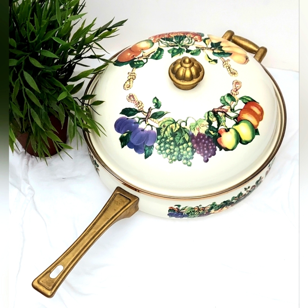 Table Tops Unlimited 10" Ceramic Vegetable Pattern With Lid Excellent Condition